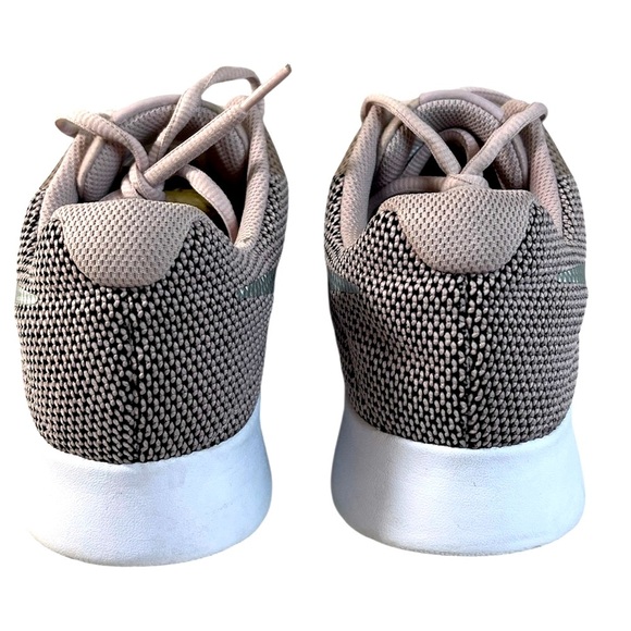 NIKE Tanjun Lightweight & Breathable Sneakers for Women, Rose/Silver, Size 9 - Picture 3 of 8